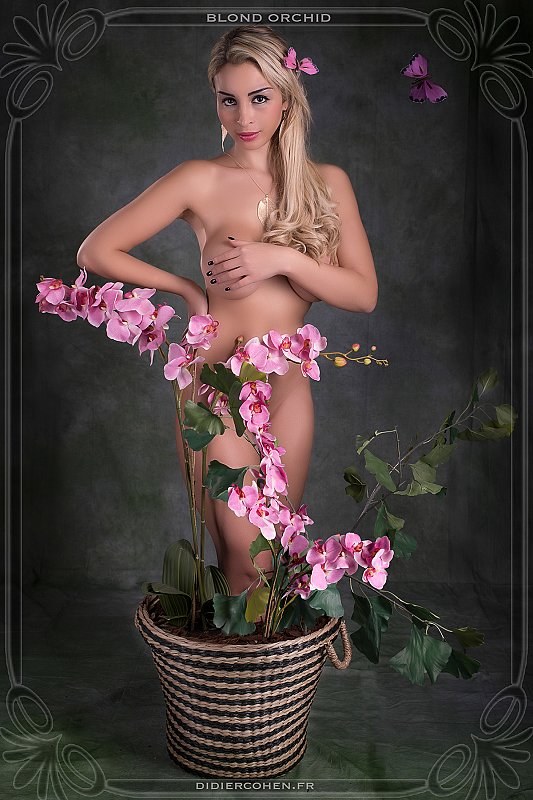 Femmes Fleurs: Blond Orchid